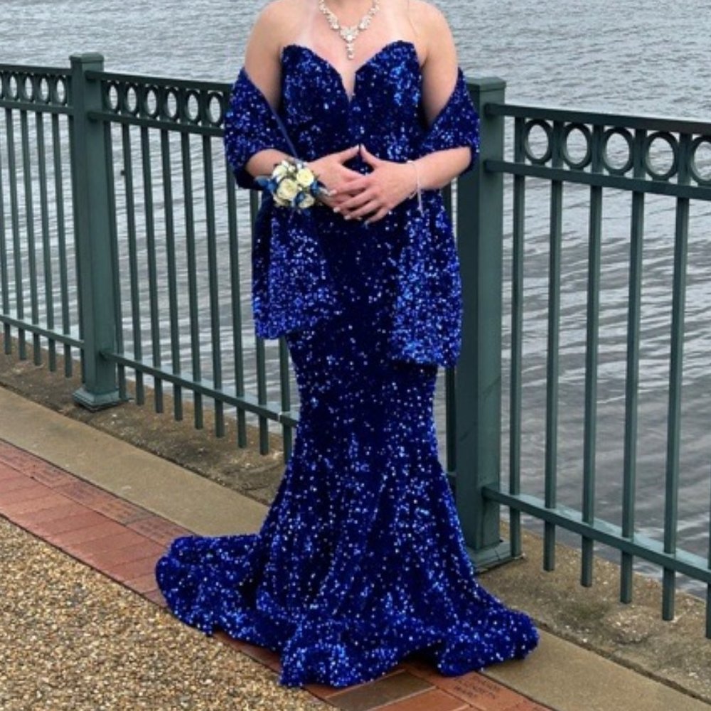 Gorgeous PORTIA & SCARLETT Blue Formal Gown